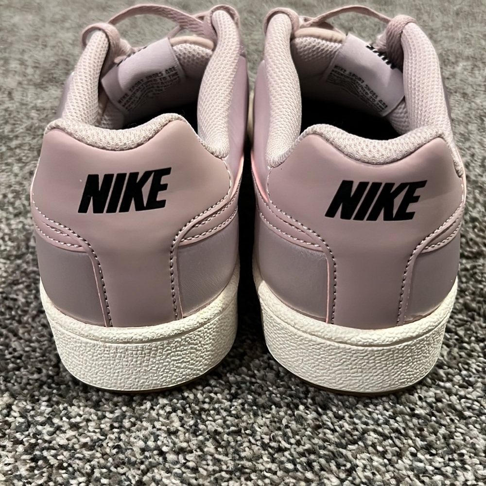 New NWT Rose Gold Nike Sneakers sz 8.5 - Picture 3 of 7